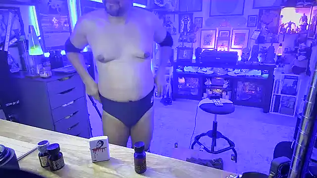 Snapshot of Briefs_bud chatting on 02/16/25, 01:03 Briefs bud online show from 02/16/25, 01:03