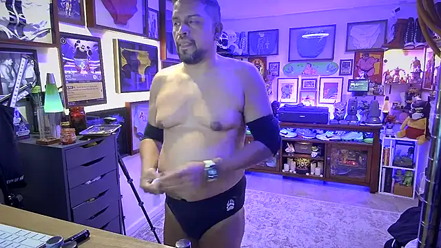 Snapshot of Briefs_bud chatting on 02/16/25, 05:15 Briefs bud online show from 02/16/25, 05:15