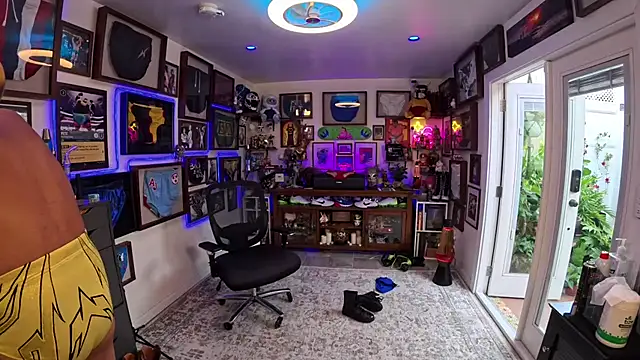 Snapshot of Briefs_bud chatting on 09/13/25, 03:56 Briefs bud online show from 09/13/25, 03:56