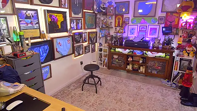 Snapshot of Briefs_bud chatting on 11/23/25, 07:35 Briefs bud online show from 11/23/25, 07:35