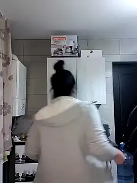 x  KHALEESI  x online show from 12/23/24, 05:43