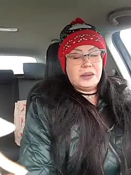 x  KHALEESI  x online show from 12/30/24, 10:32