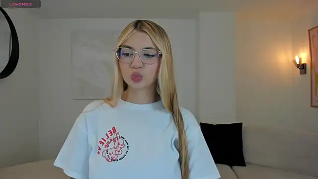 NiaHolland online show from 02/08/26, 10:46