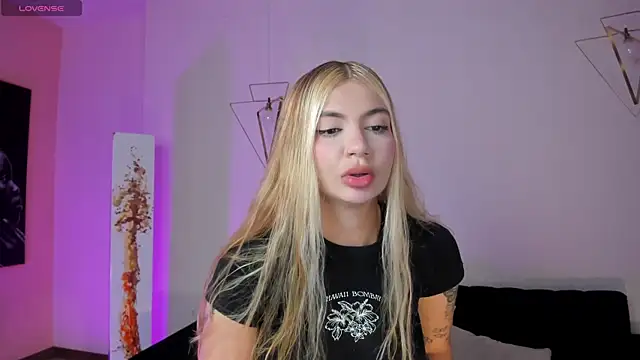 NiaHolland online show from 06/06/26, 08:13