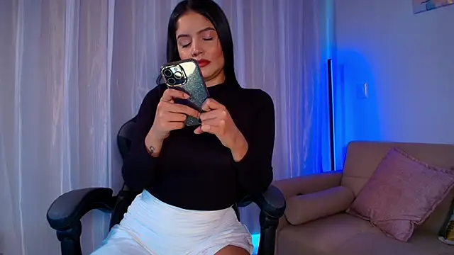 Snapshot of NinaMichelle chatting on 12/18/24, 10:13 NinaMichelle online show from 12/18/24, 10:13