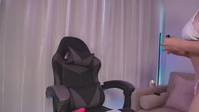 Snapshot of NinaMichelle chatting on 02/07/25, 09:26 NinaMichelle online show from 02/07/25, 09:26