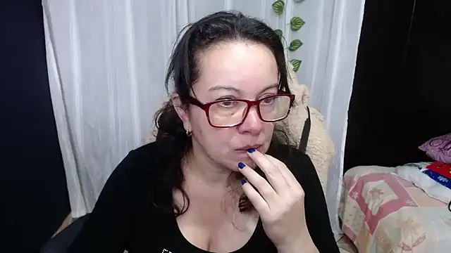 Sonialorens  online show from 12/30/24, 01:25