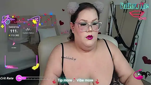 Snapshot of GiannaMorrys chatting on 11/11/25, 02:22 GiannaMorrys online show from 11/11/25, 02:22