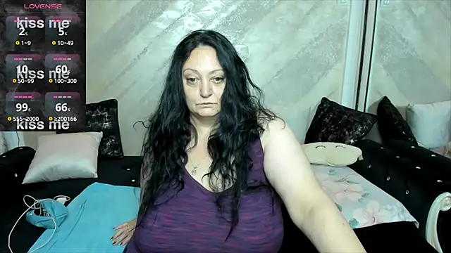 Snapshot of lady_lauren chatting on 10/20/25, 04:02 lady lauren online show from 10/20/25, 04:02