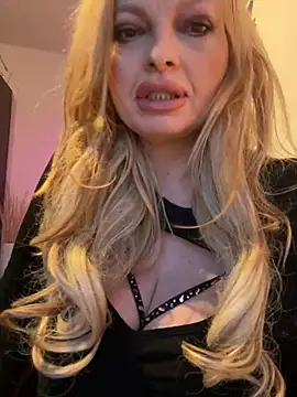 Snapshot of Lisavontease chatting on 01/11/26, 03:50 Lisavontease online show from 01/11/26, 03:50