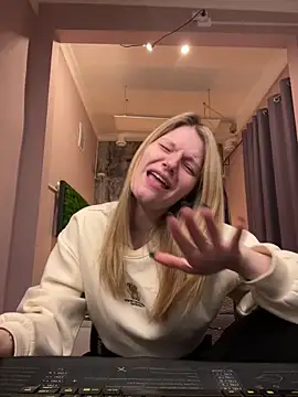 MaryHiggins online show from 09/30/25, 12:32