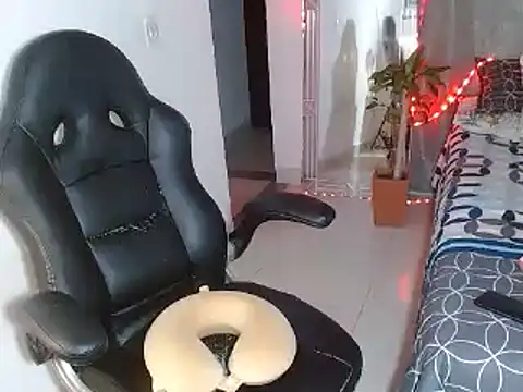 Snapshot of Ariana_girlhots chatting on 03/13/25, 03:11 Ariana girlhots online show from 03/13/25, 03:11