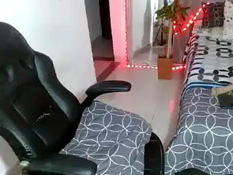 Snapshot of Ariana_girlhots chatting on 03/13/25, 07:31 Ariana girlhots online show from 03/13/25, 07:31