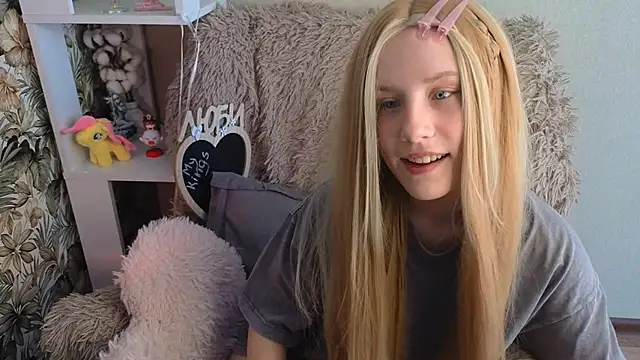 Snapshot of sarakaell chatting on 06/04/26, 01:33 sarakaell online show from 06/04/26, 01:33