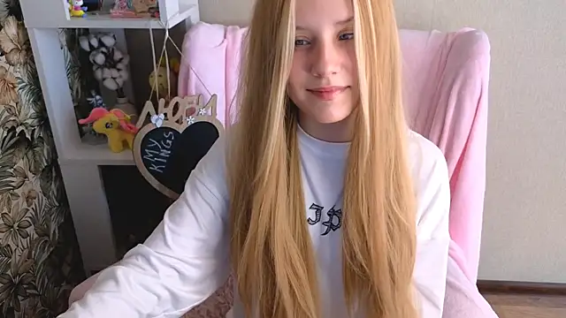 Snapshot of sarakaell chatting on 07/15/26, 01:55 sarakaell online show from 07/15/26, 01:55