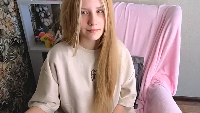 Snapshot of sarakaell chatting on 07/16/26, 02:39 sarakaell online show from 07/16/26, 02:39