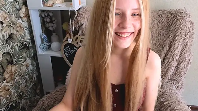 Snapshot of sarakaell chatting on 07/31/26, 02:33 sarakaell online show from 07/31/26, 02:33