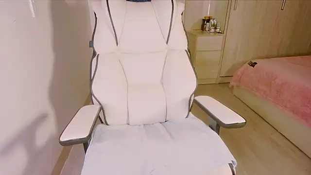 Snapshot of Girl__Funny chatting on 02/09/25, 01:25 Girl  Funny online show from 02/09/25, 01:25