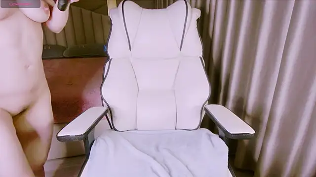 Snapshot of Girl__Funny chatting on 02/21/25, 08:16 Girl  Funny online show from 02/21/25, 08:16