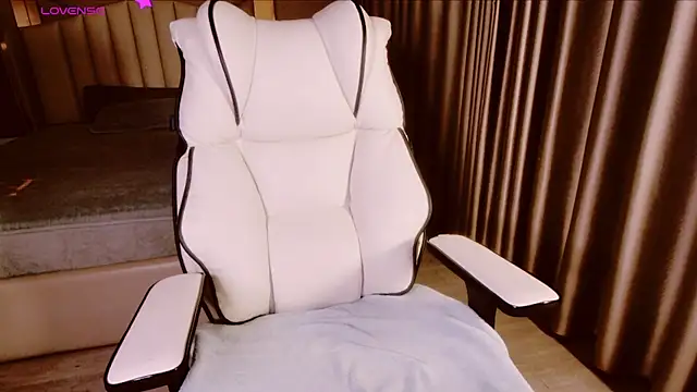 Snapshot of Girl__Funny chatting on 09/29/25, 05:51 Girl  Funny online show from 09/29/25, 05:51