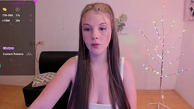 Snapshot of MillySandlerr chatting on 12/19/24, 11:03 MillySandlerr online show from 12/19/24, 11:03