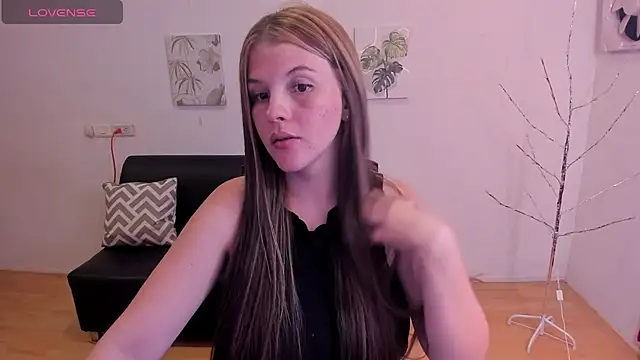 Snapshot of MillySandlerr chatting on 12/24/24, 04:33 MillySandlerr online show from 12/24/24, 04:33
