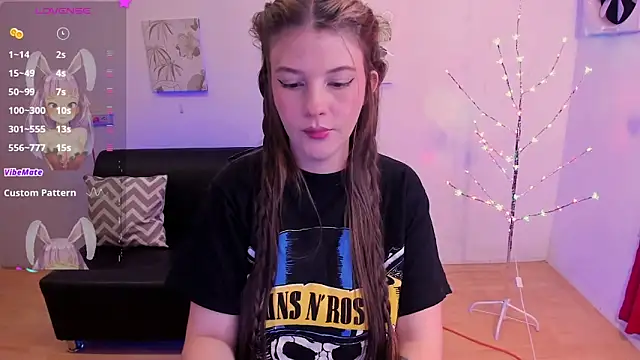 Snapshot of MillySandlerr chatting on 01/28/25, 12:54 MillySandlerr online show from 01/28/25, 12:54