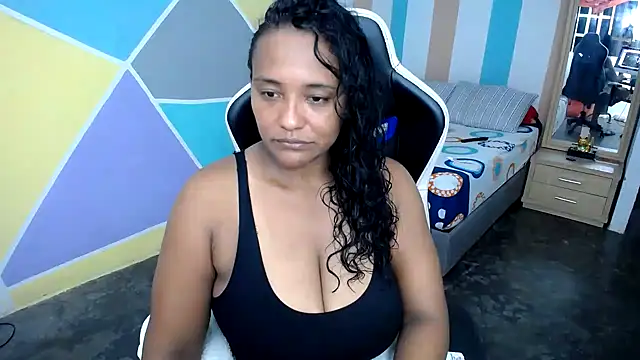 Snapshot of marysol83 chatting on 12/05/24, 02:20 marysol83 online show from 12/05/24, 02:20