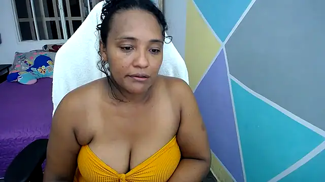 Snapshot of marysol83 chatting on 01/11/25, 12:12 marysol83 online show from 01/11/25, 12:12
