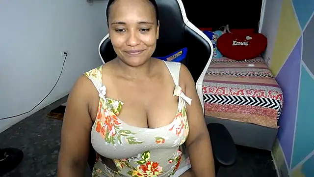 Snapshot of marysol83 chatting on 02/22/25, 01:44 marysol83 online show from 02/22/25, 01:44