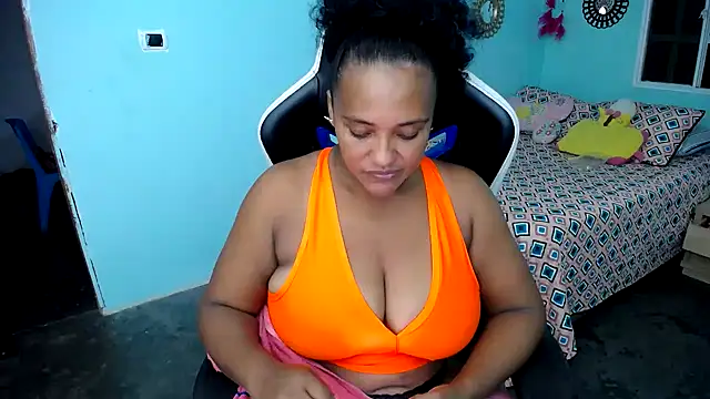 Snapshot of marysol83 chatting on 09/18/25, 02:35 marysol83 online show from 09/18/25, 02:35