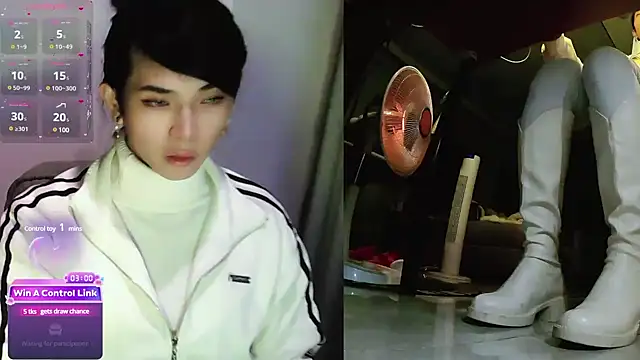 Snapshot of CrytinaSissyCrossdress chatting on 12/19/24, 01:29 CrytinaSissyCrossdress online show from 12/19/24, 01:29