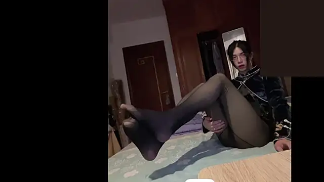 Snapshot of CrytinaSissyCrossdress chatting on 03/21/25, 09:01 CrytinaSissyCrossdress online show from 03/21/25, 09:01