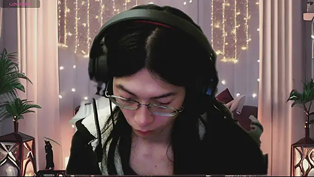 CrytinaSissyCrossdress online show from 04/23/26, 01:35