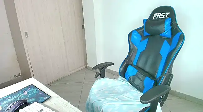 sophiax-x online show from 02/01/25, 05:58