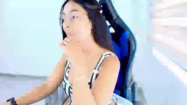 sophiax-x online show from 04/19/26, 06:32