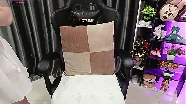 Yuki-yio online show from 04/12/26, 12:59