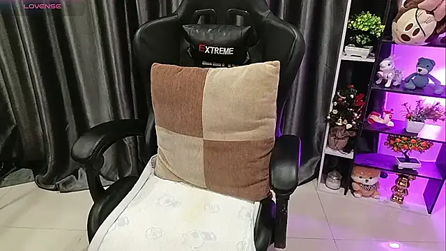 Yuki-yio online show from 04/21/26, 01:18