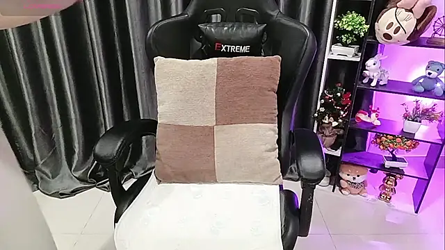 Yuki-yio online show from 04/23/26, 01:18