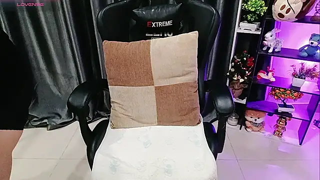 Yuki-yio online show from 04/24/26, 01:19