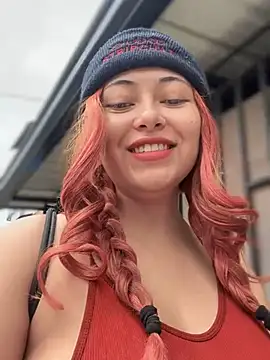 Snapshot of seraphine23 chatting on 02/05/25, 06:04 seraphine23 online show from 02/05/25, 06:04