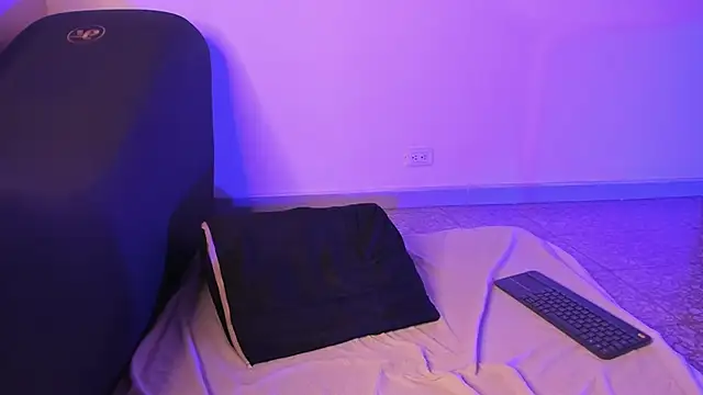 Snapshot of annita_lopez chatting on 12/01/25, 11:10 annita lopez online show from 12/01/25, 11:10