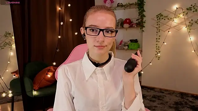 berrry girl online show from 06/17/26, 06:27