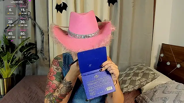 Snapshot of Amy_art chatting on 10/24/25, 08:49 Amy art online show from 10/24/25, 08:49