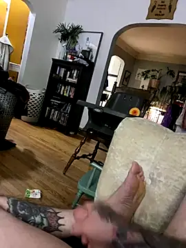 Snapshot of grizzlybearcody chatting on 11/21/25, 02:21 grizzlybearcody online show from 11/21/25, 02:21