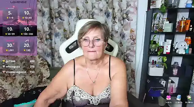 Snapshot of Selenna57 chatting on 12/03/24, 10:51 Selenna57 online show from 12/03/24, 10:51