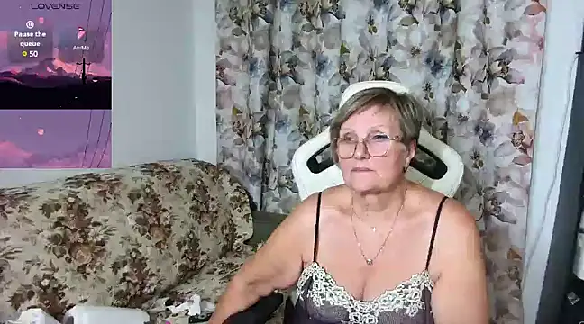 Snapshot of Selenna57 chatting on 12/04/24, 01:58 Selenna57 online show from 12/04/24, 01:58