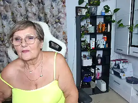 Snapshot of Selenna57 chatting on 12/08/24, 01:56 Selenna57 online show from 12/08/24, 01:56