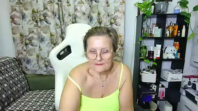 Snapshot of Selenna57 chatting on 12/27/24, 08:39 Selenna57 online show from 12/27/24, 08:39