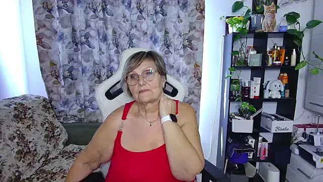 Snapshot of Selenna57 chatting on 01/04/25, 09:43 Selenna57 online show from 01/04/25, 09:43